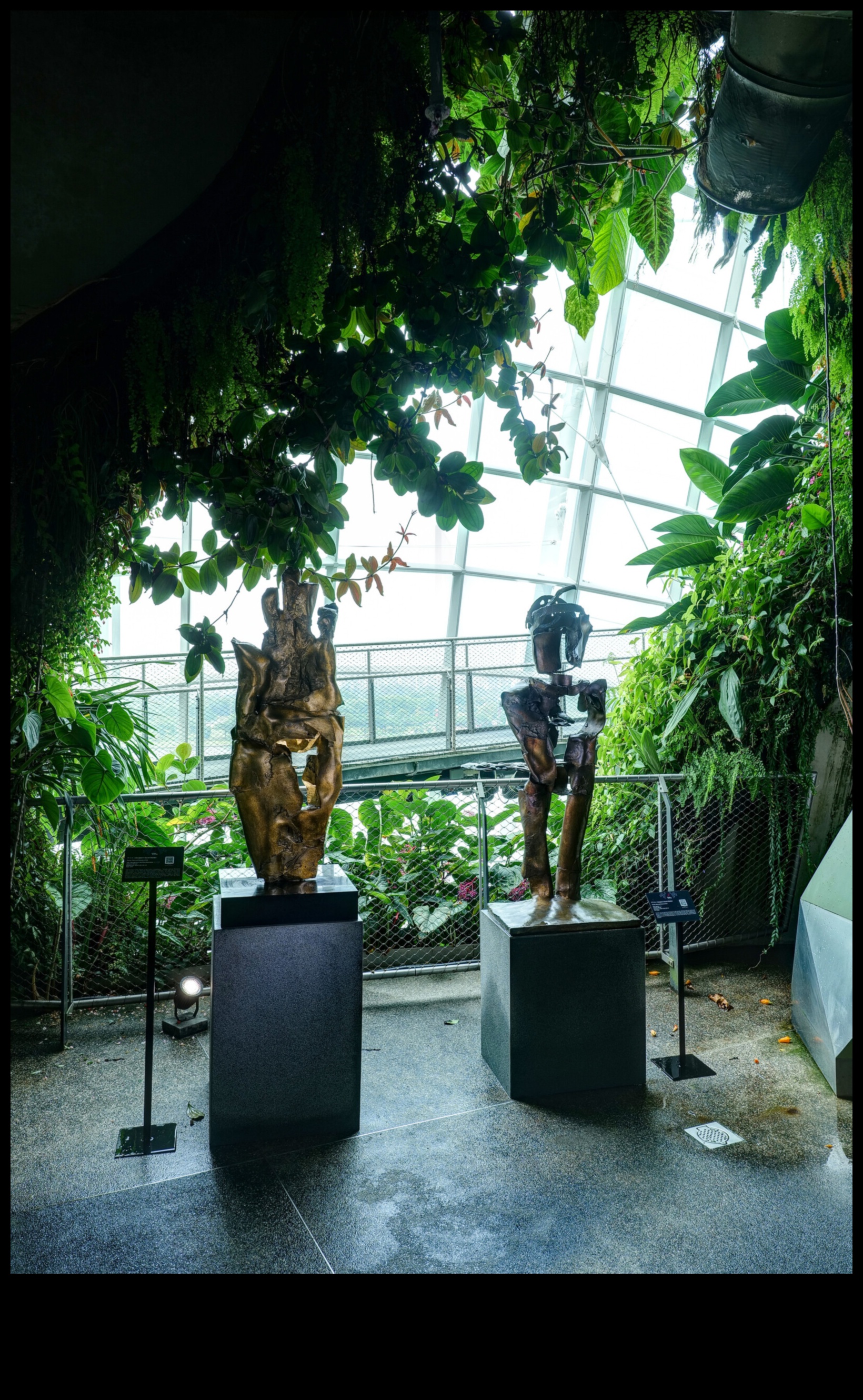 Bronze Botanics: Sculptural Allure in Your Outdoor Haven