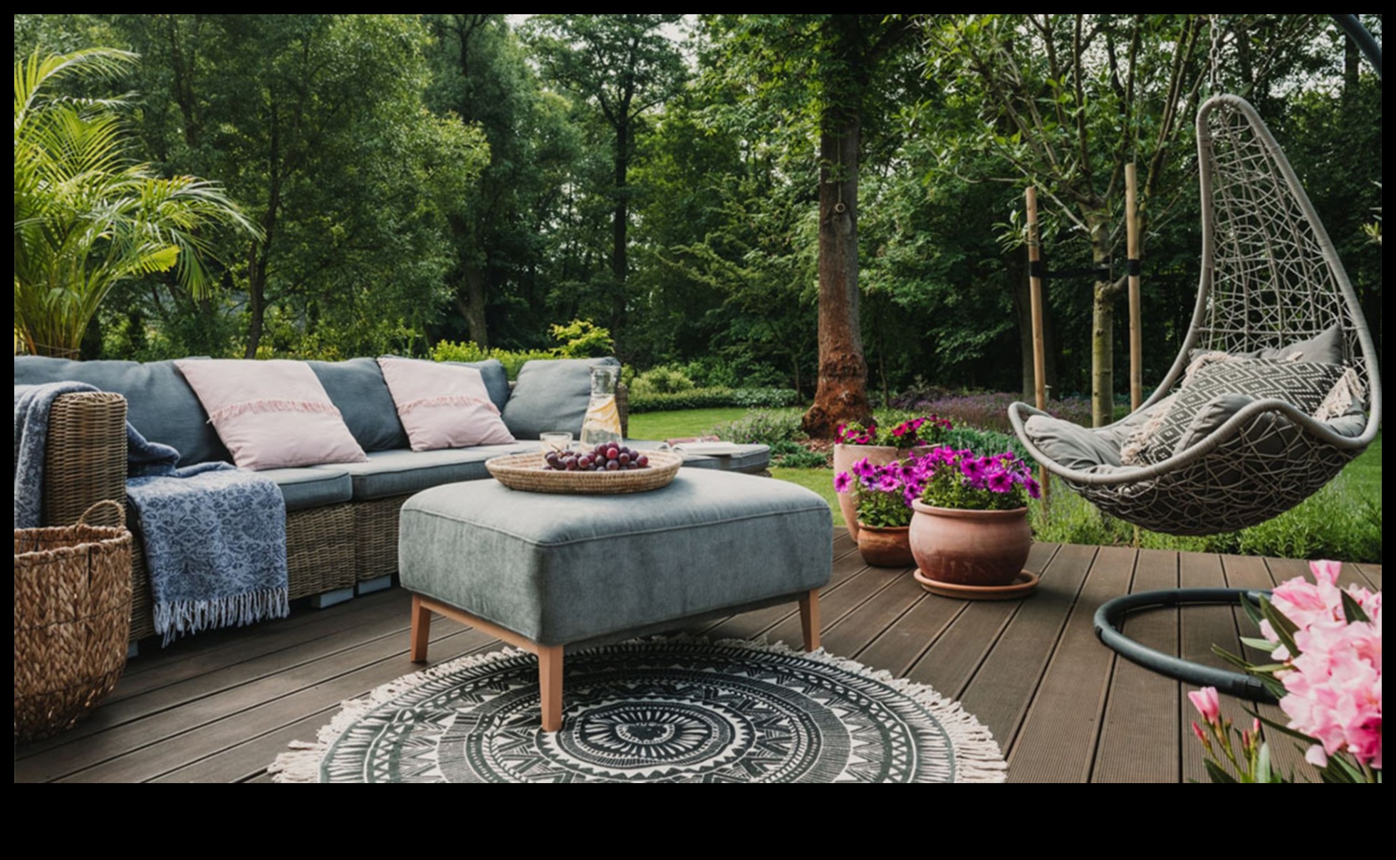 Epic Outdoor Elegance: Garden Decor Trends Unveiled
