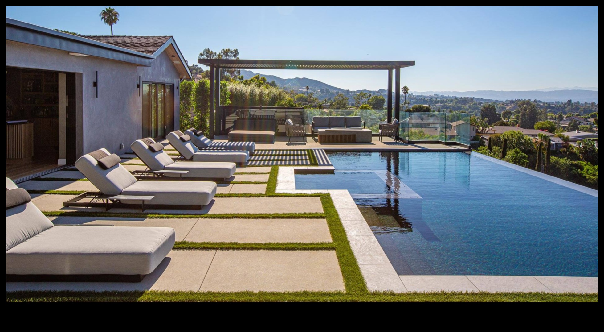 Garden Grandeur: Artistic Accents for Your Outdoor Space