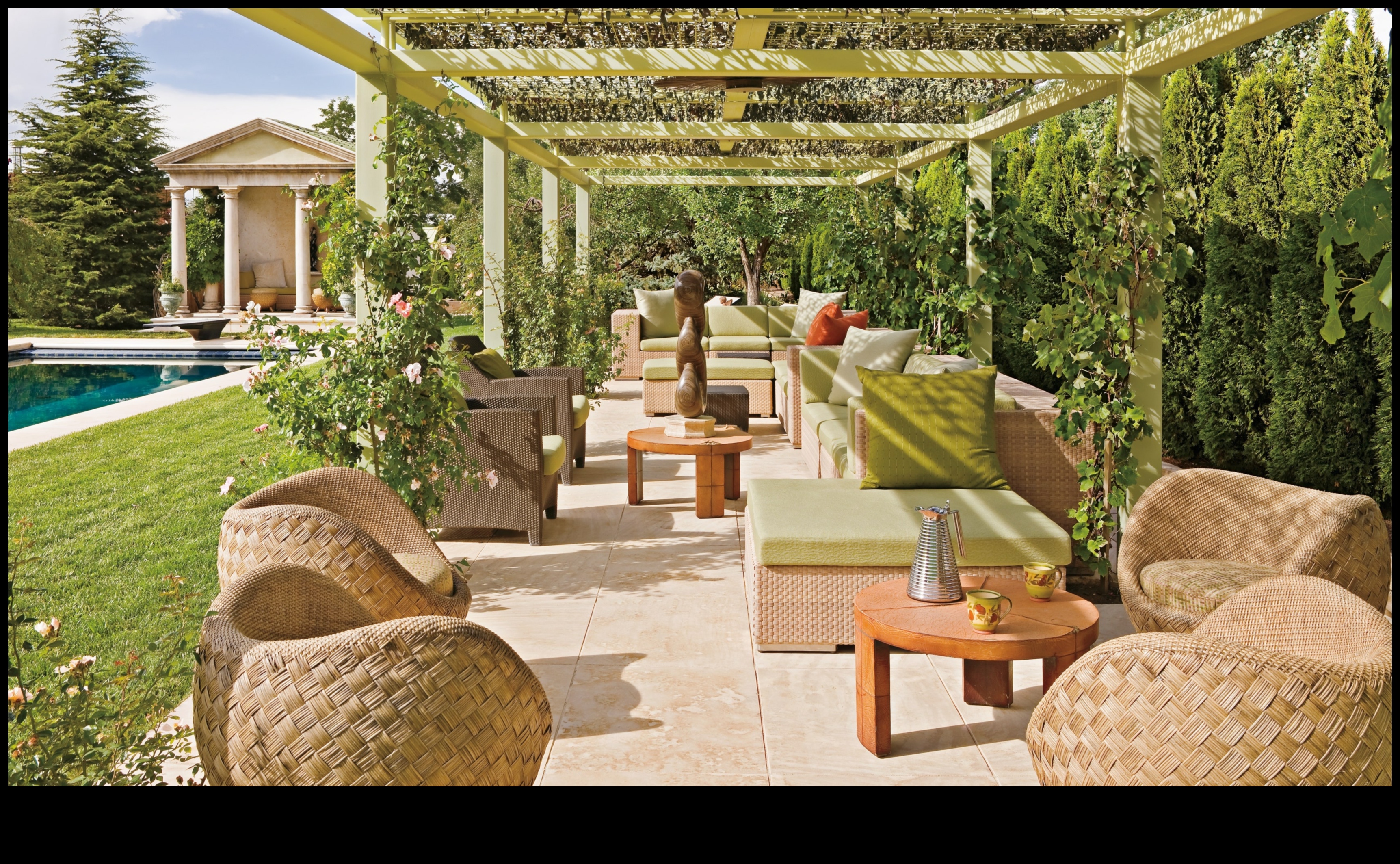 Garden Grandeur Elevate Your Outdoor Space with Comfortable Picks 2 Garden Grandeur: Elevate Your Space with Comfortable Picks