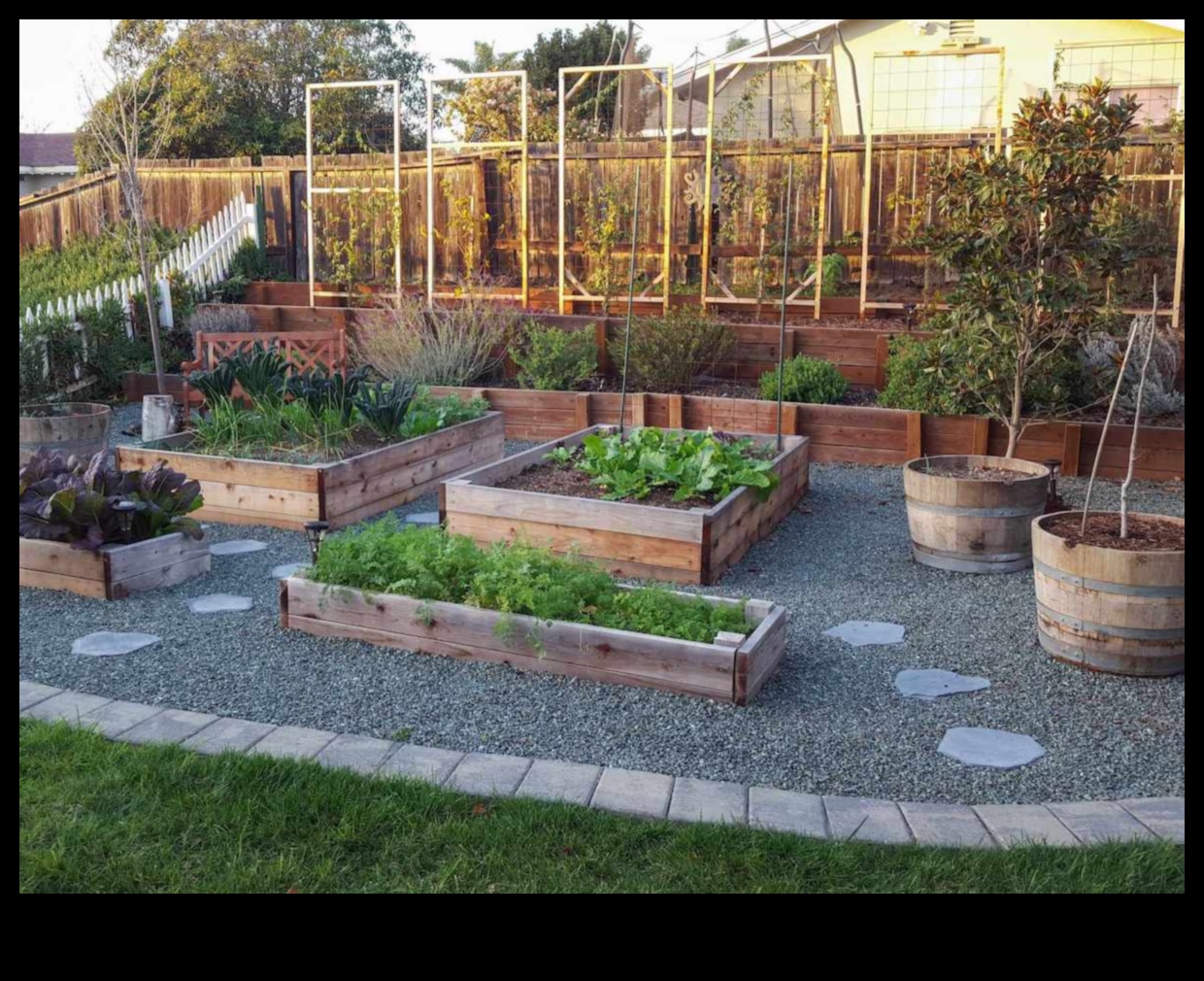 Garden Whimsy Add Artistic Flair to Your Outdoor Space 4 Garden Whimsy: Elevate Your Space with Artistic Flair