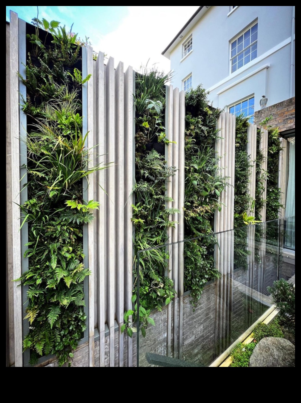 Green Tapestry Vertical Gardens That Add Beauty and Function to Any Space 5 Green Tapestry: Creating Artful Landscapes with Vertical Gardens