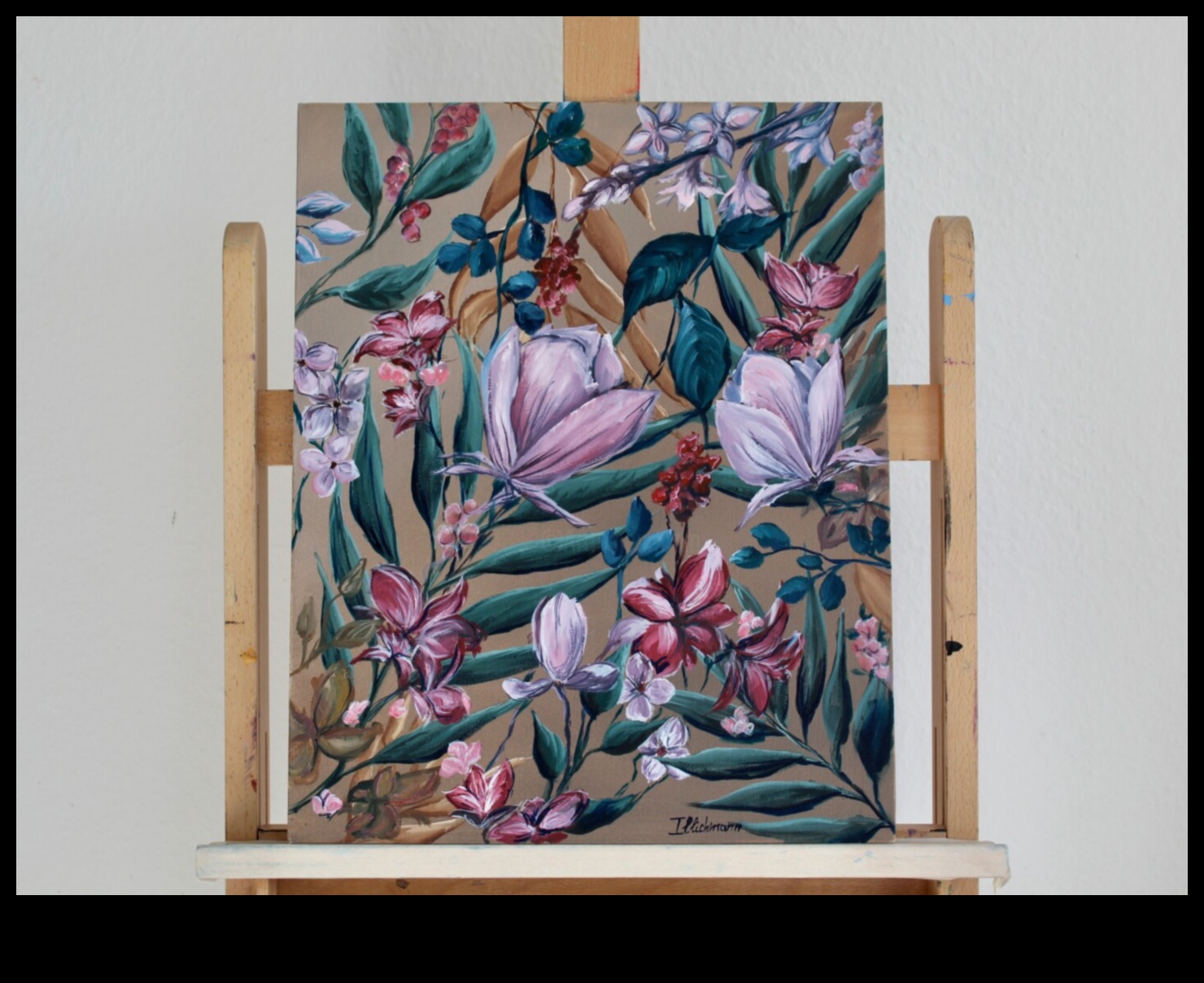 Harmony in Bloom: Stylish Accents for Your Artistic Retreat