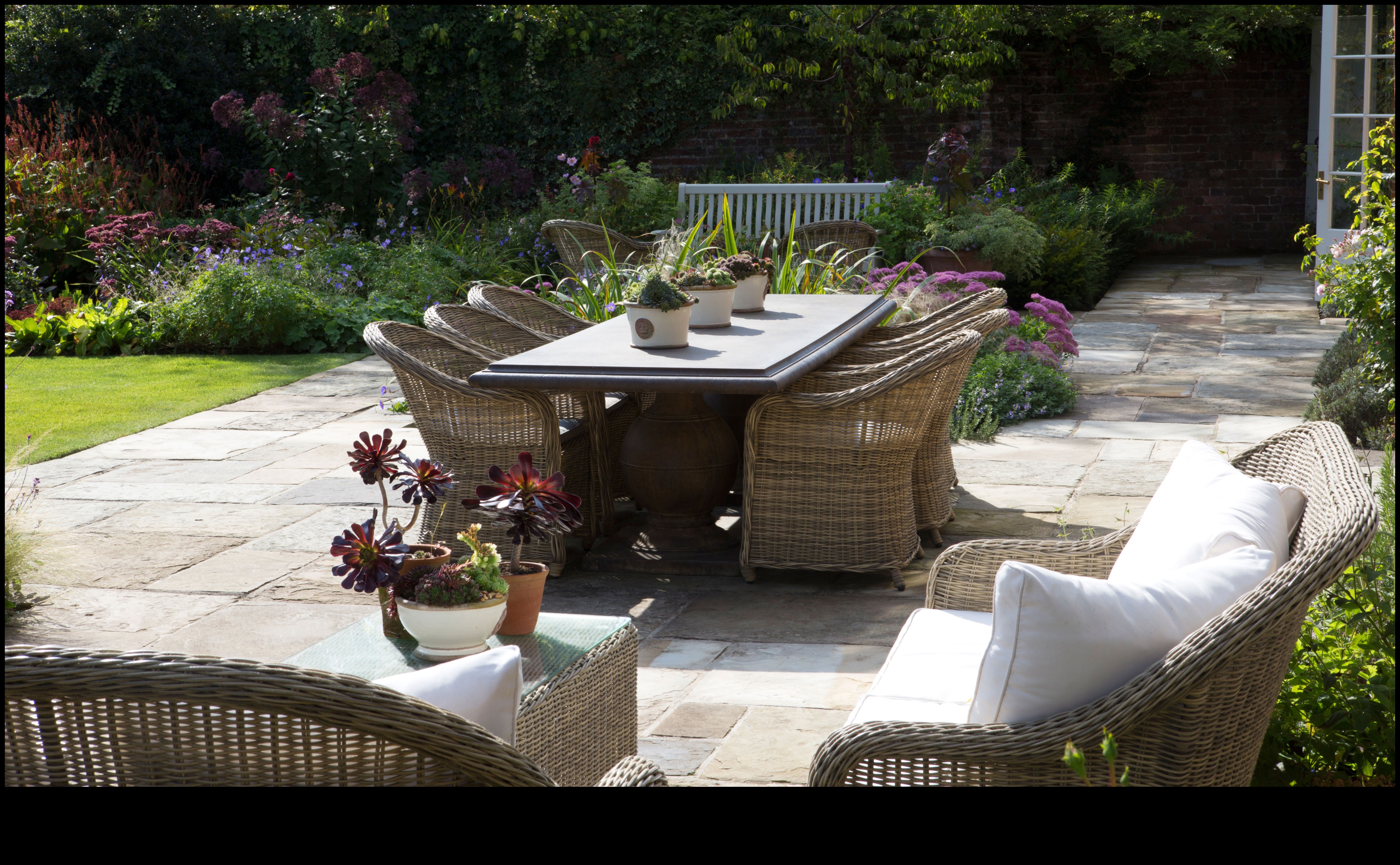 Nature's Rest: Stylish and Cozy Garden Furniture Delights