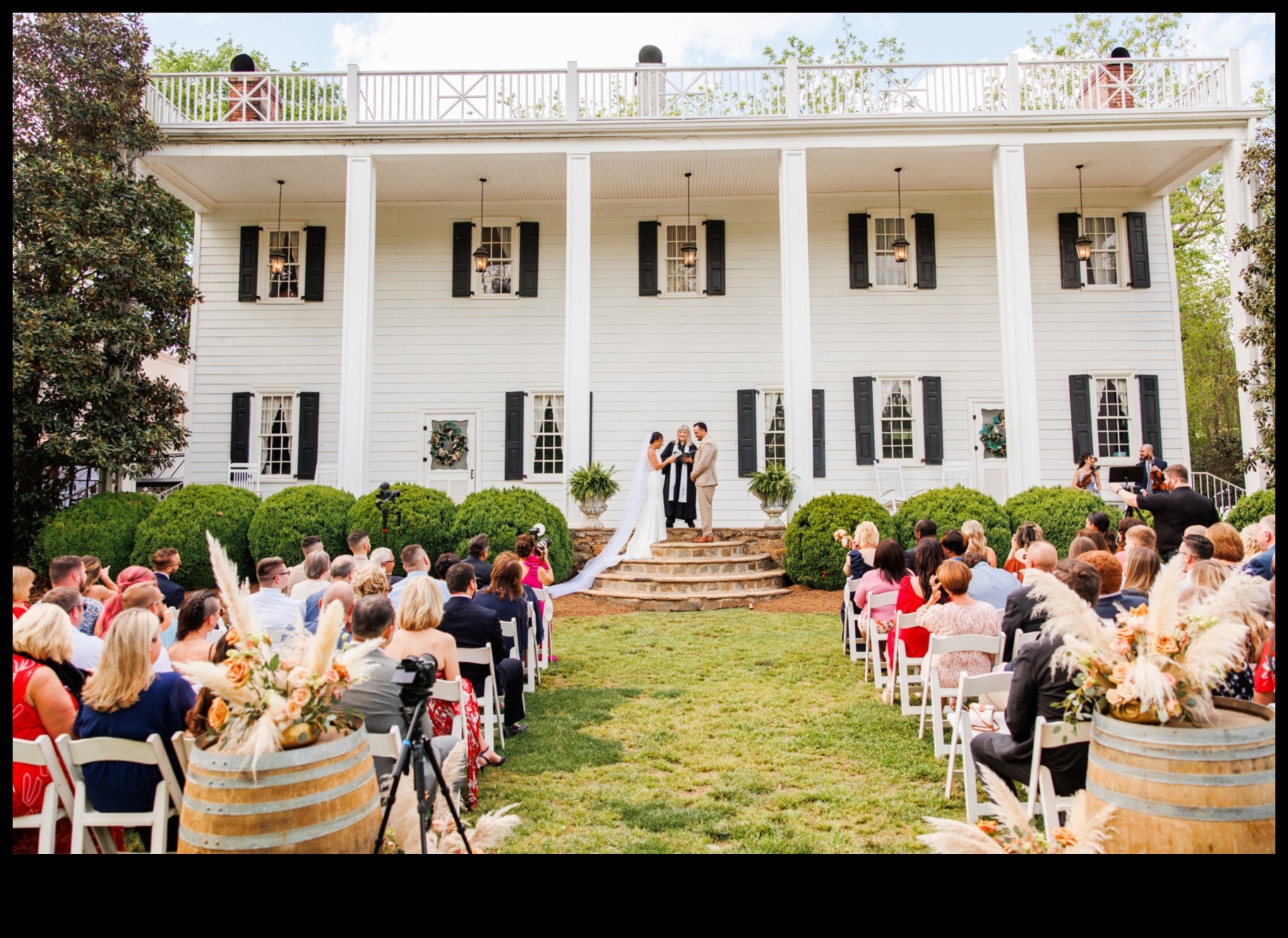 How do landscapes influence the design of outdoor wedding venues?