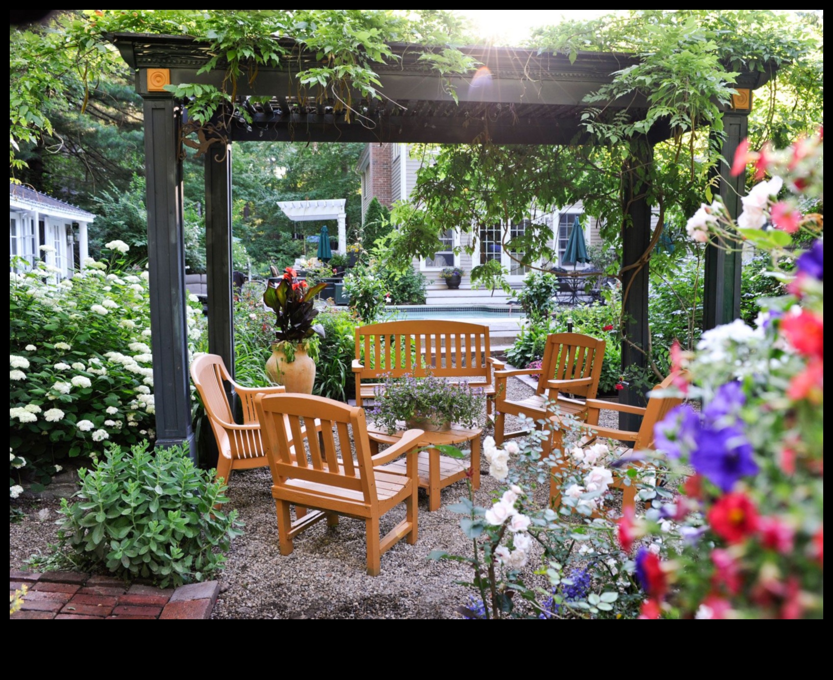 Pocket-Sized Paradise Creative Ways to Garden in Small Spaces 4 Pocket-Sized Paradise: Urban Gardening Inspirations