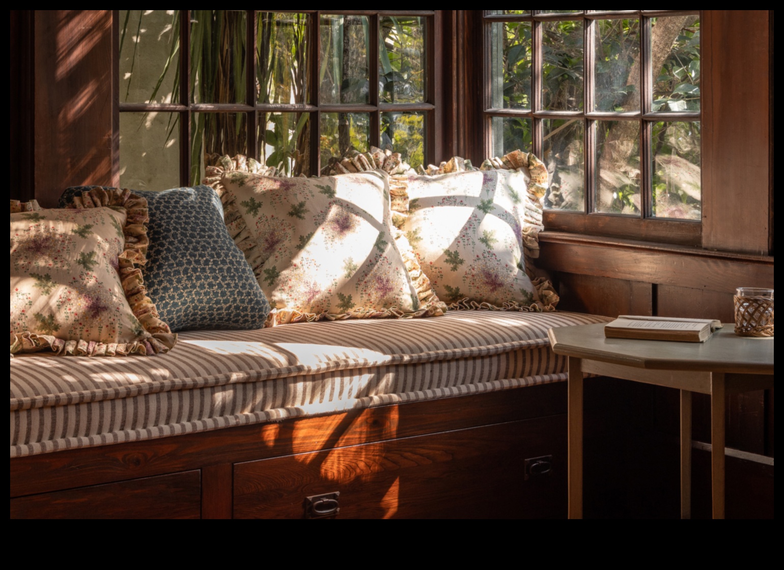 Quaint Oasis Transform your space with cozy cottage blooms 4 Quaint Oasis: Transforming Spaces with Cozy Cottage Blooms