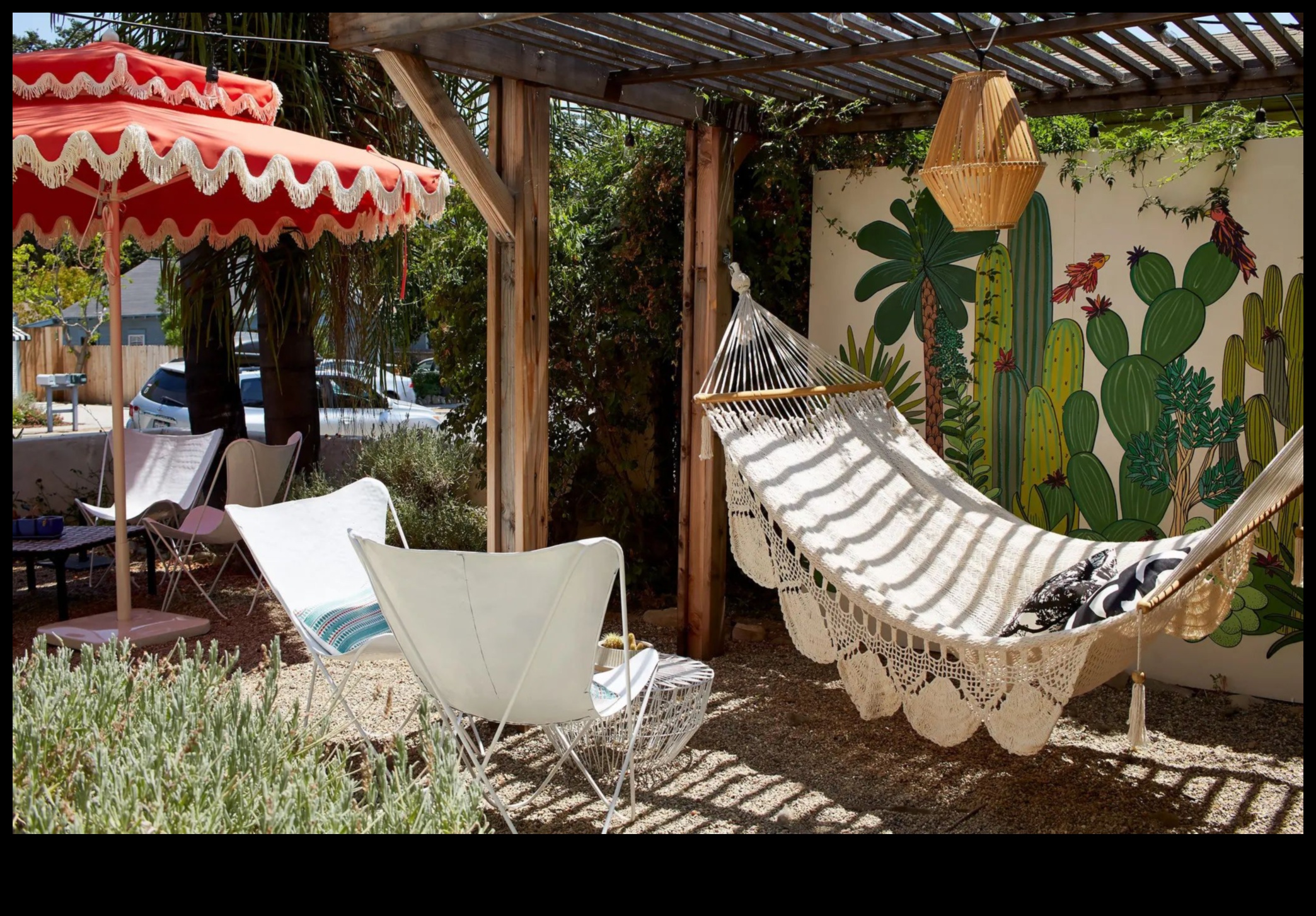 Radiant Retreat: Enhance Your Garden with Trendy Decor