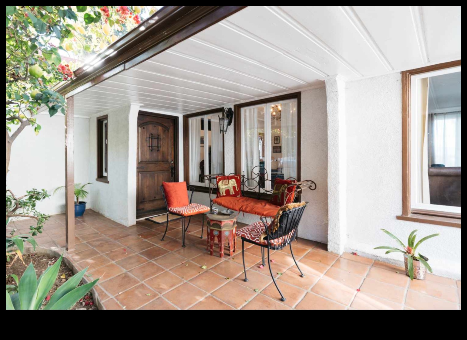 Rustic Chic: Stylish Elements for Your Outdoor Sanctuary