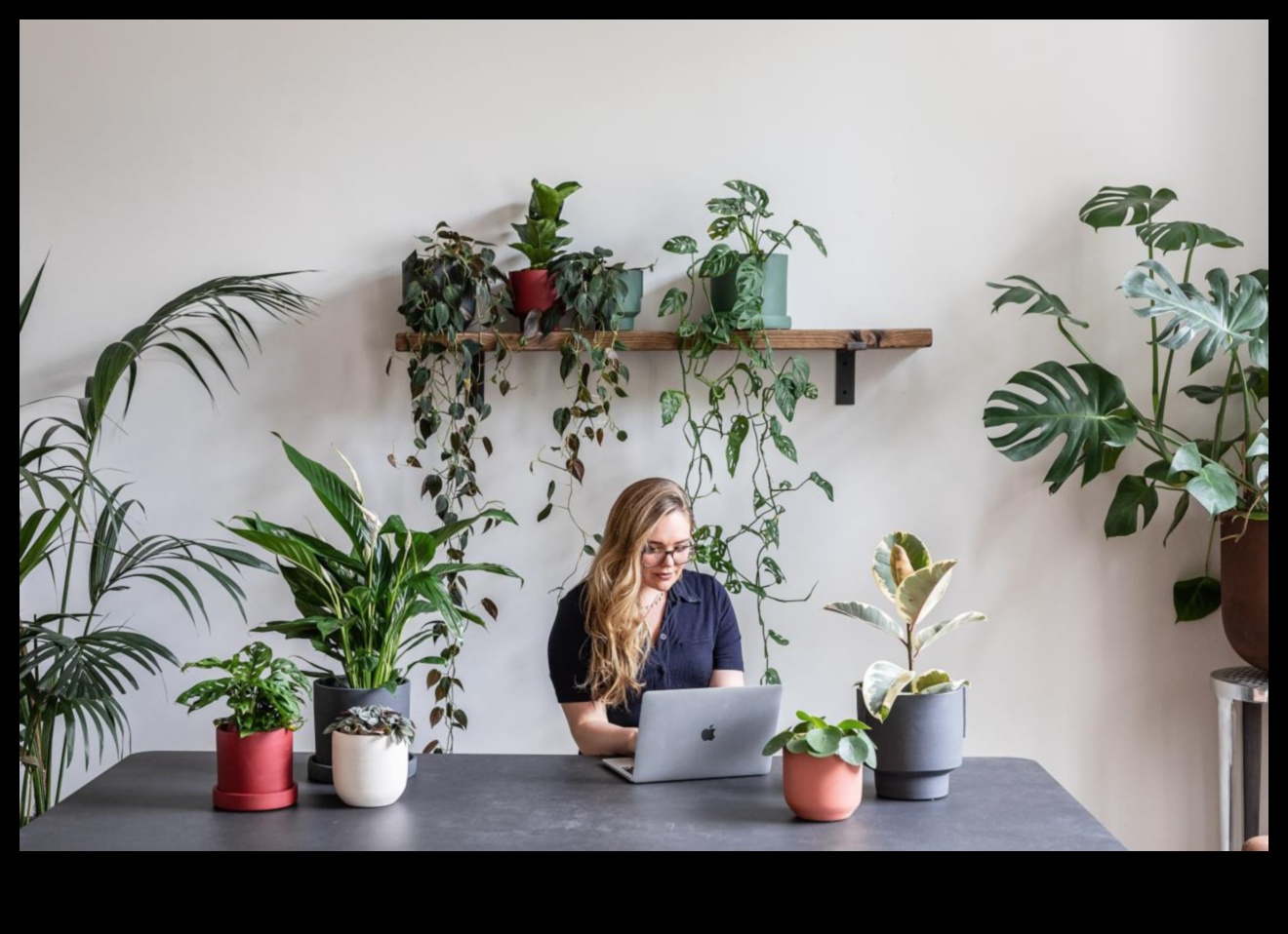 Sculpted Blooms: Infusing Artistry into Outdoor Spaces