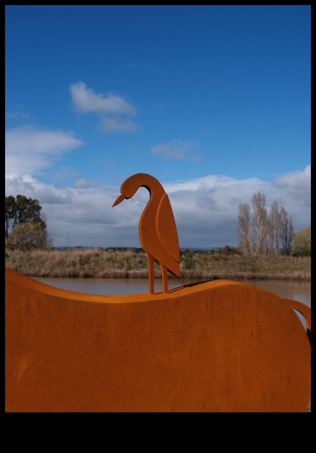 How do landscapes inspire and influence the design of outdoor sculptures?