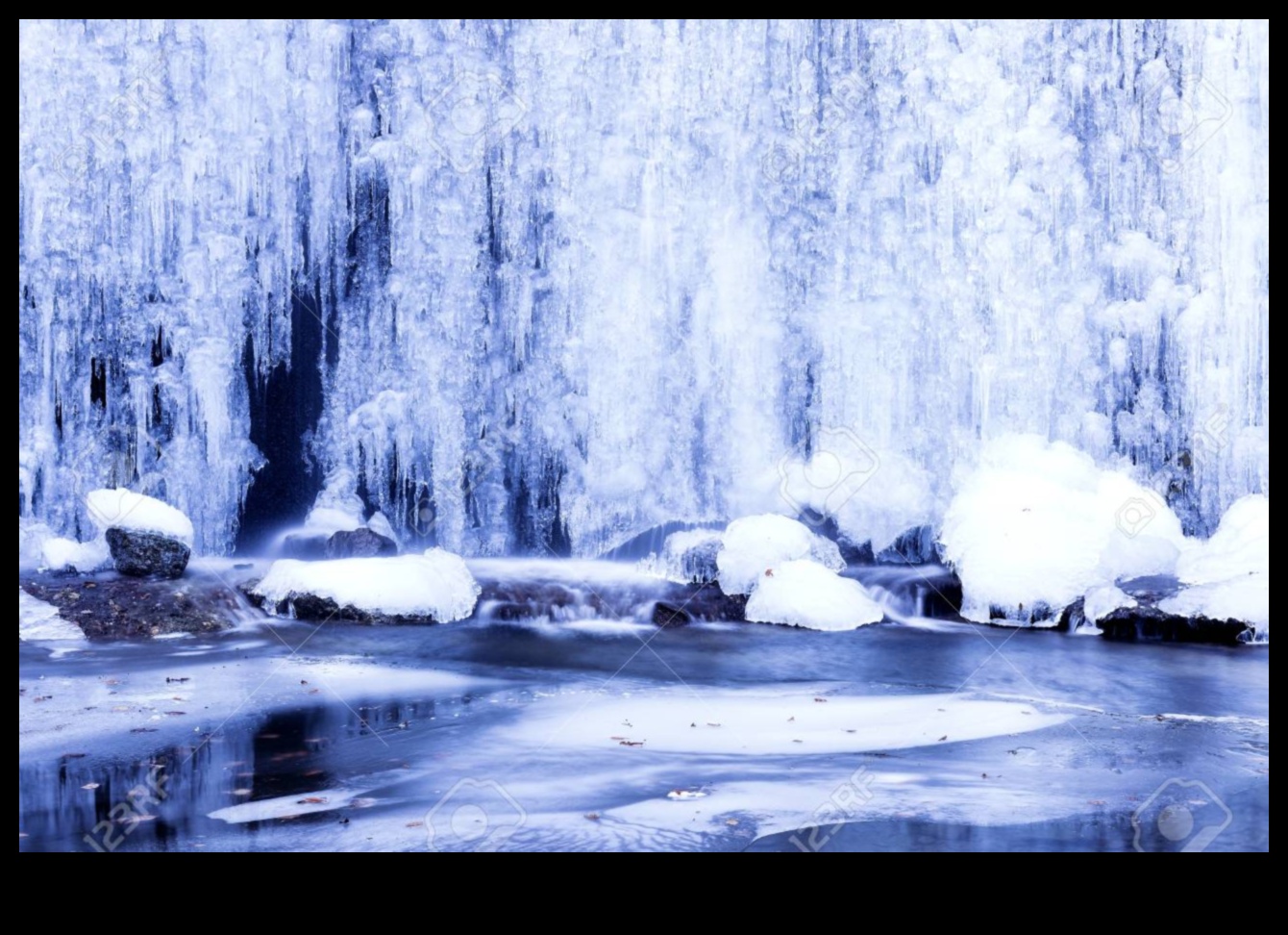 Winter's Spell: Enchanting Landscapes Covered in Snow