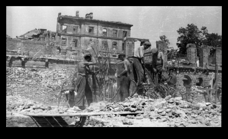 Modern Ruins: Abandoned Structures in Urban Landscapes